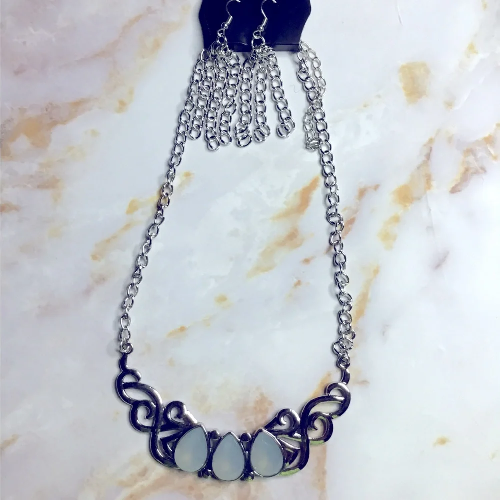 Silver Necklace Set - Picture 2 of 3
